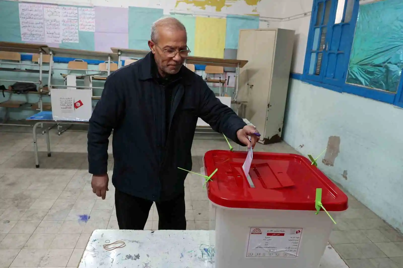 Tunus’ta halk parlamento seçimlerinin 2’nci turunda sandık başında

