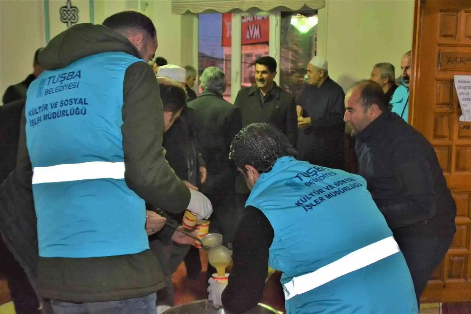 Tuşba Belediyesinden cami cemaatine çorba ikramı