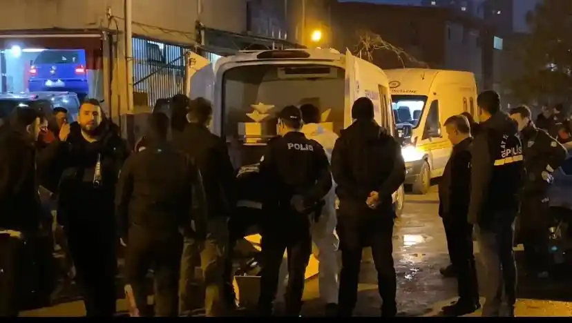 Ümraniye’de silahlı kavgada ölen kişinin cesedi Adli Tıp Morguna kaldırıldı