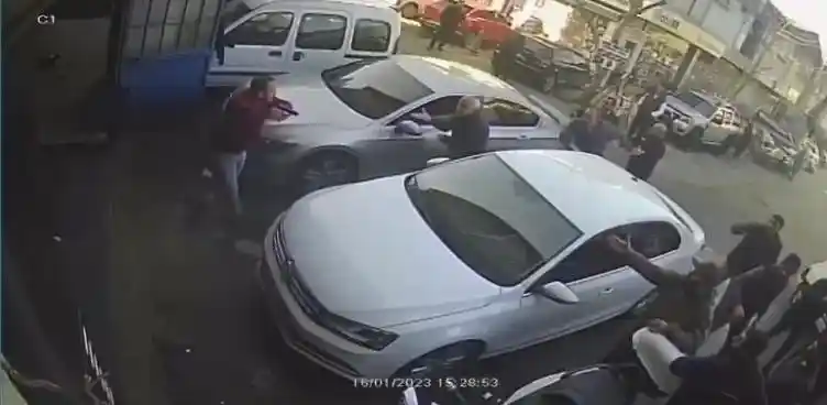 Ümraniye’deki oto sanayide çıkan silahlı saldırıya ait yeni görüntüler ortaya çıktı