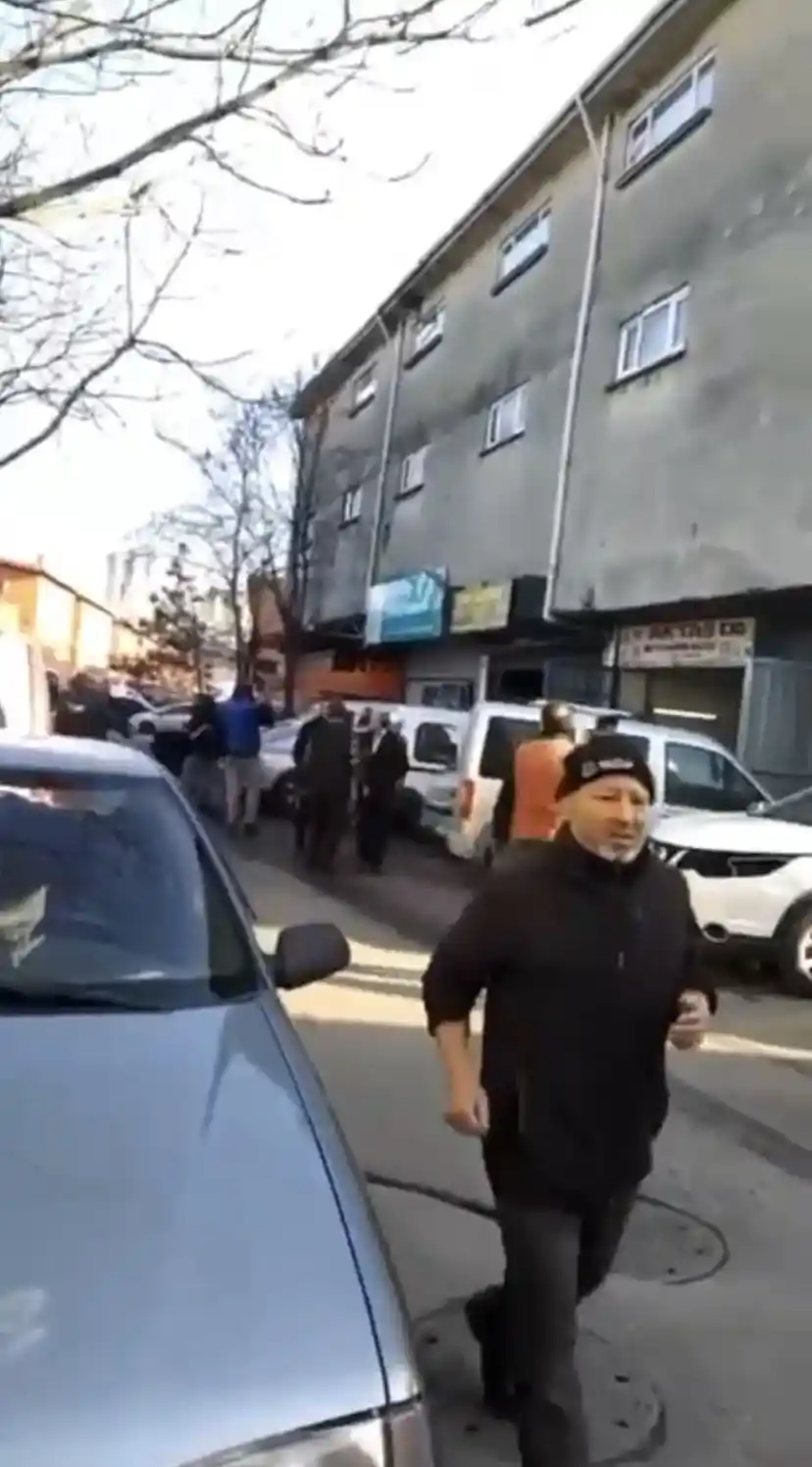 Ümraniye'deki silahlı çatışmanın yeni görüntüleri ortaya çıktı: Vatandaşların panik anları kamerada
