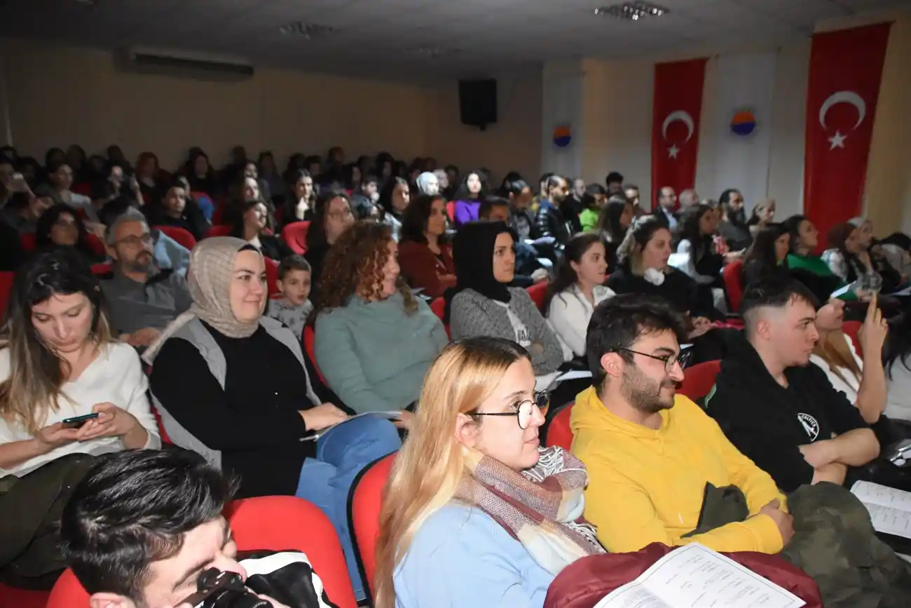 Üniversite öğrencilerinden müzik dinletisi