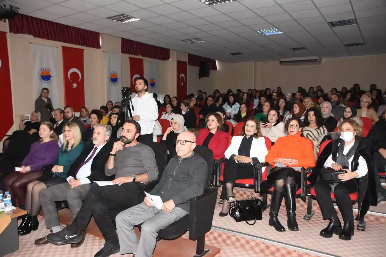 Üniversite öğrencilerinden müzik dinletisi