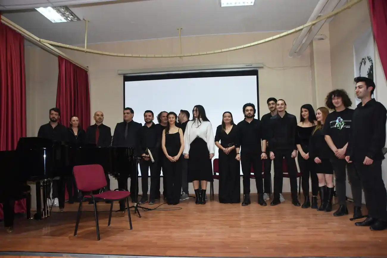 Üniversite öğrencilerinden müzik dinletisi