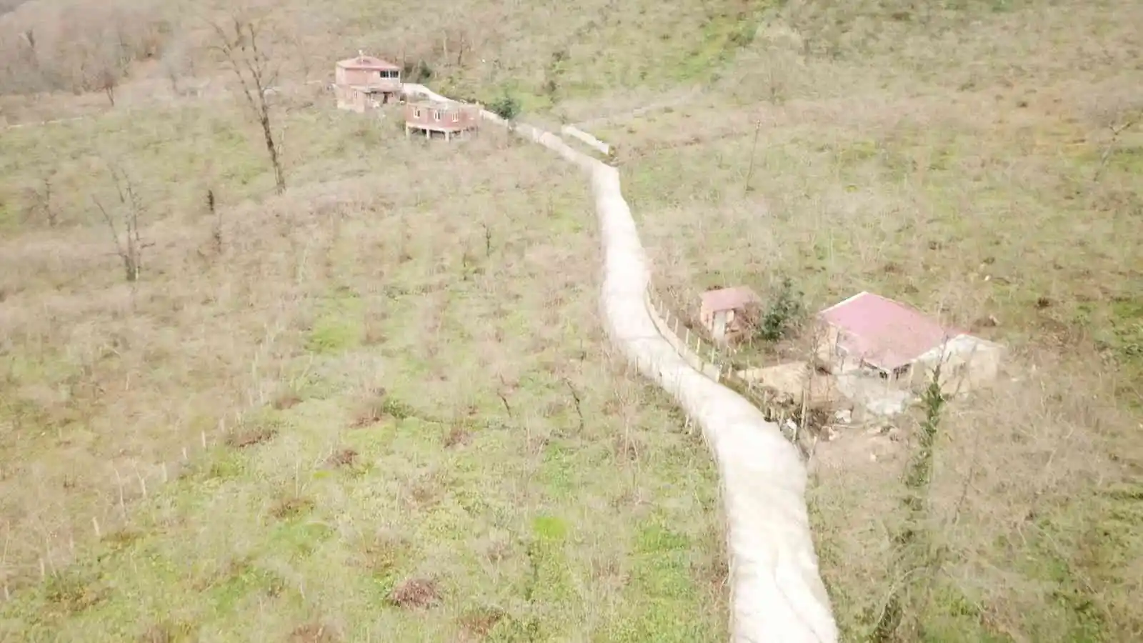 Ünye’de beton yol çalışmaları devam ediyor