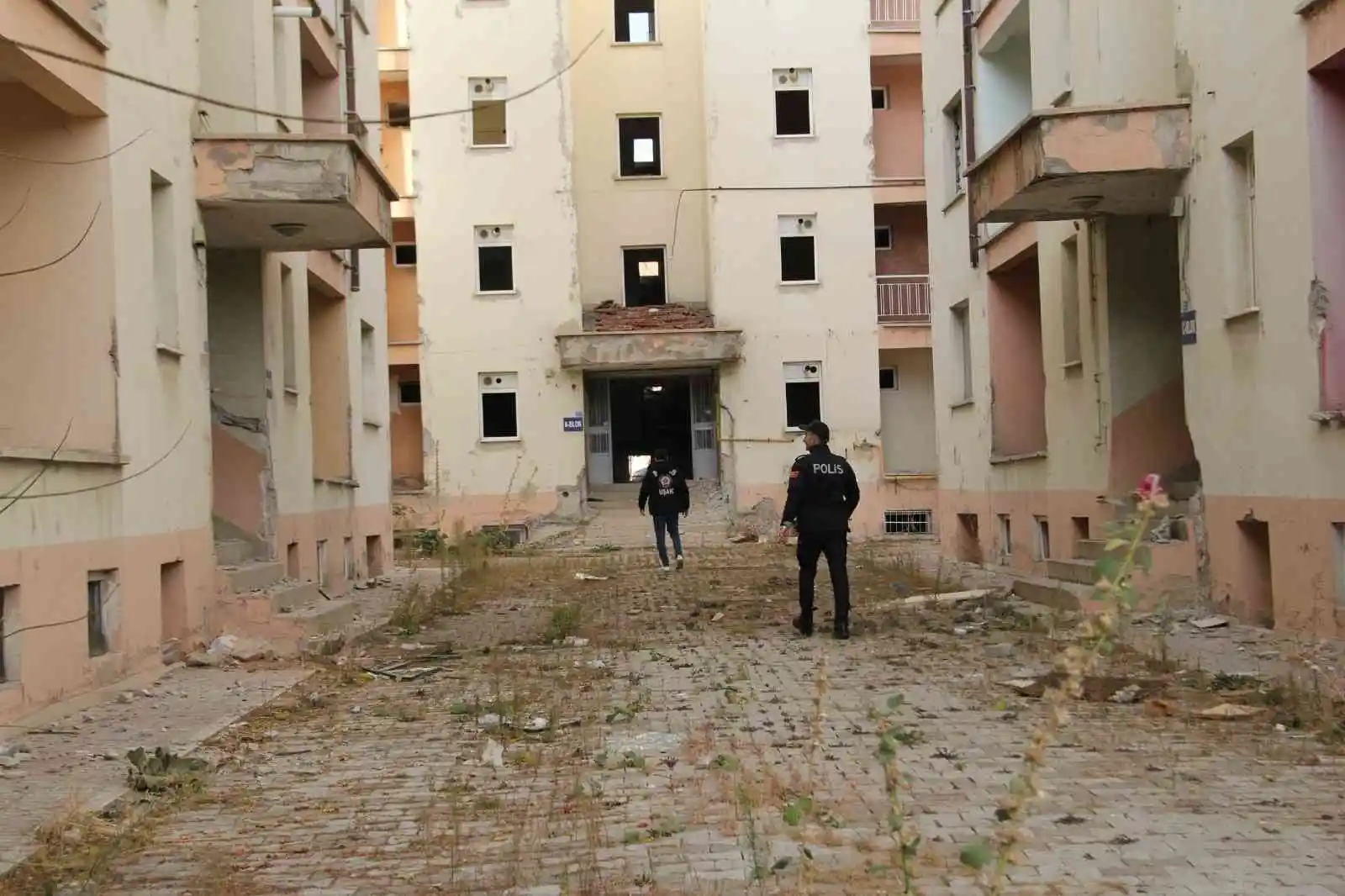 Uşak'ta aranan 44 şüpheli tutuklandı