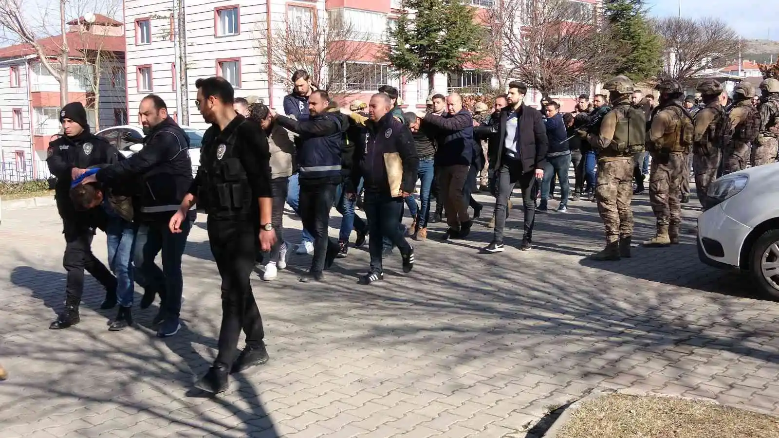 Uyuşturucu operasyonunda 20 tutuklama
