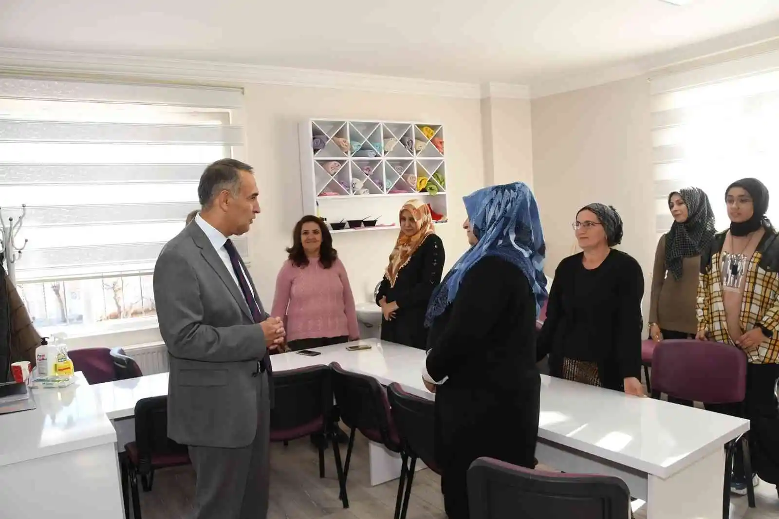 Vali Çuhadar, el emeği göz nuru ürünleri inceledi