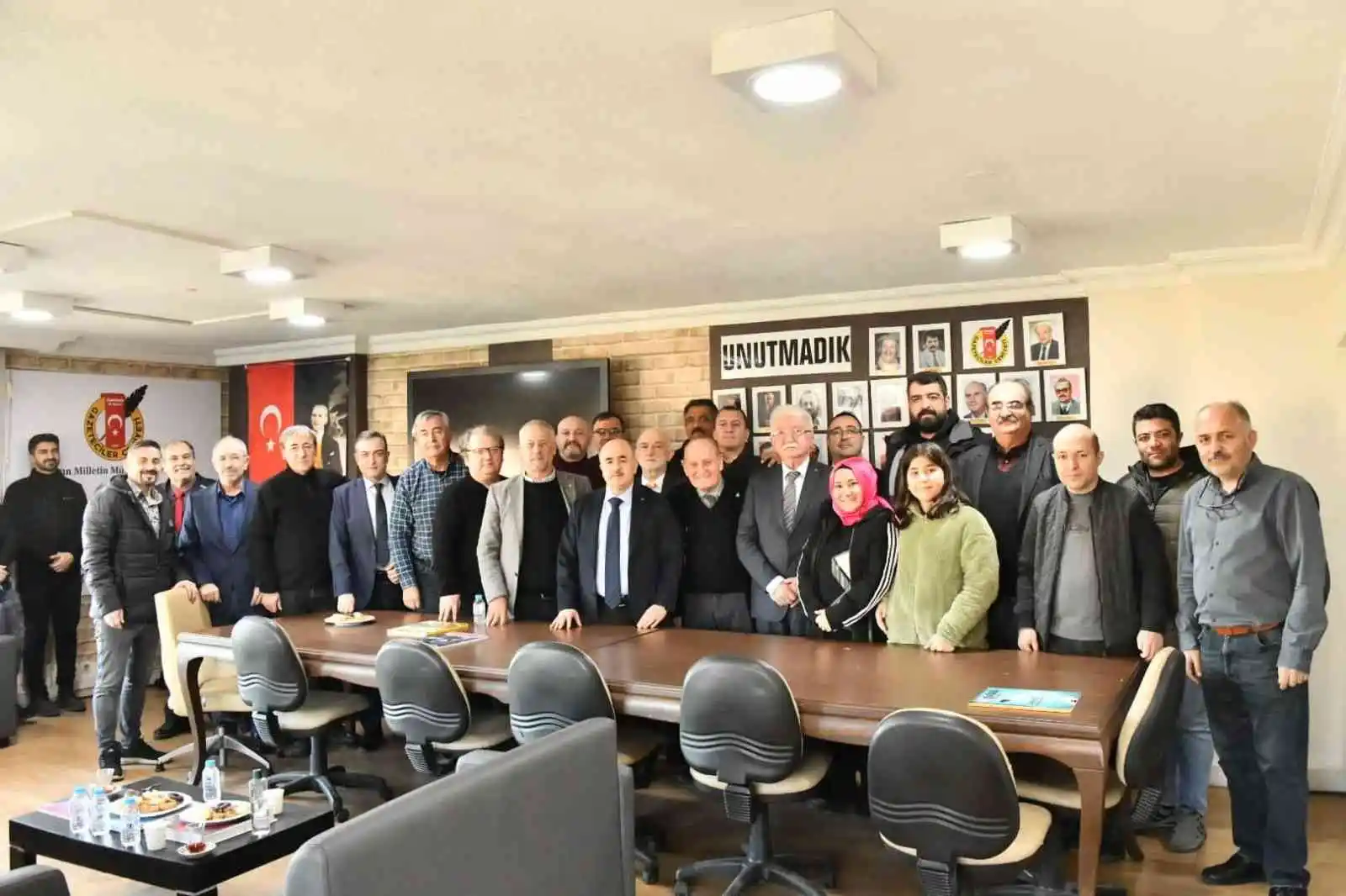 Vali Dağlı’dan ’10 Ocak’ kutlaması