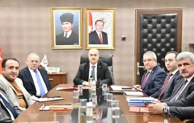 Vali Dağlı: "Gençlerin yerli ve milli teknoloji üretimine destek olacağız"