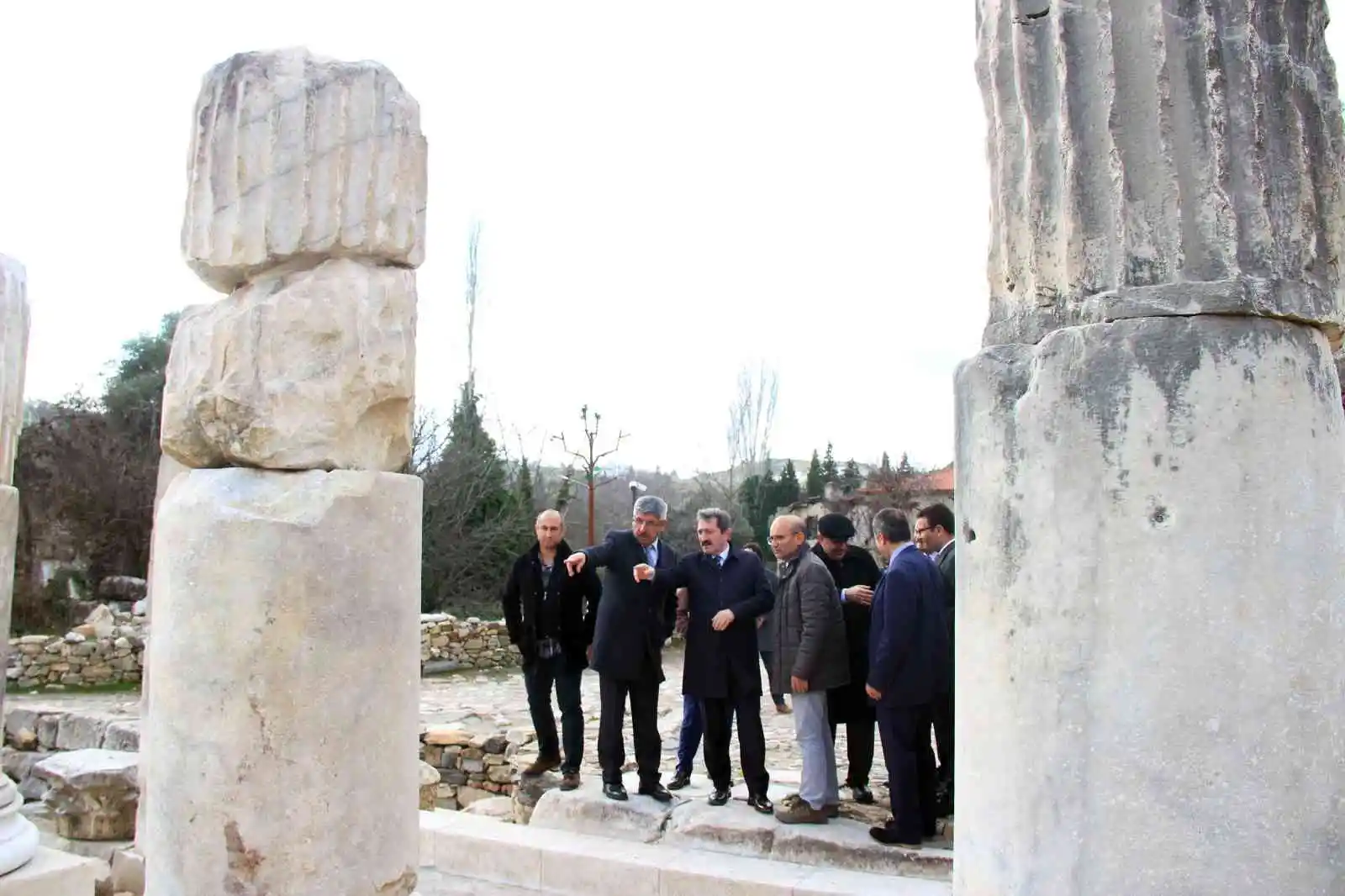 Vali Tavlı, MSKÜ ve Denizli PAÜ rektörleri Stratonikeia’da incelemelerde bulundu
