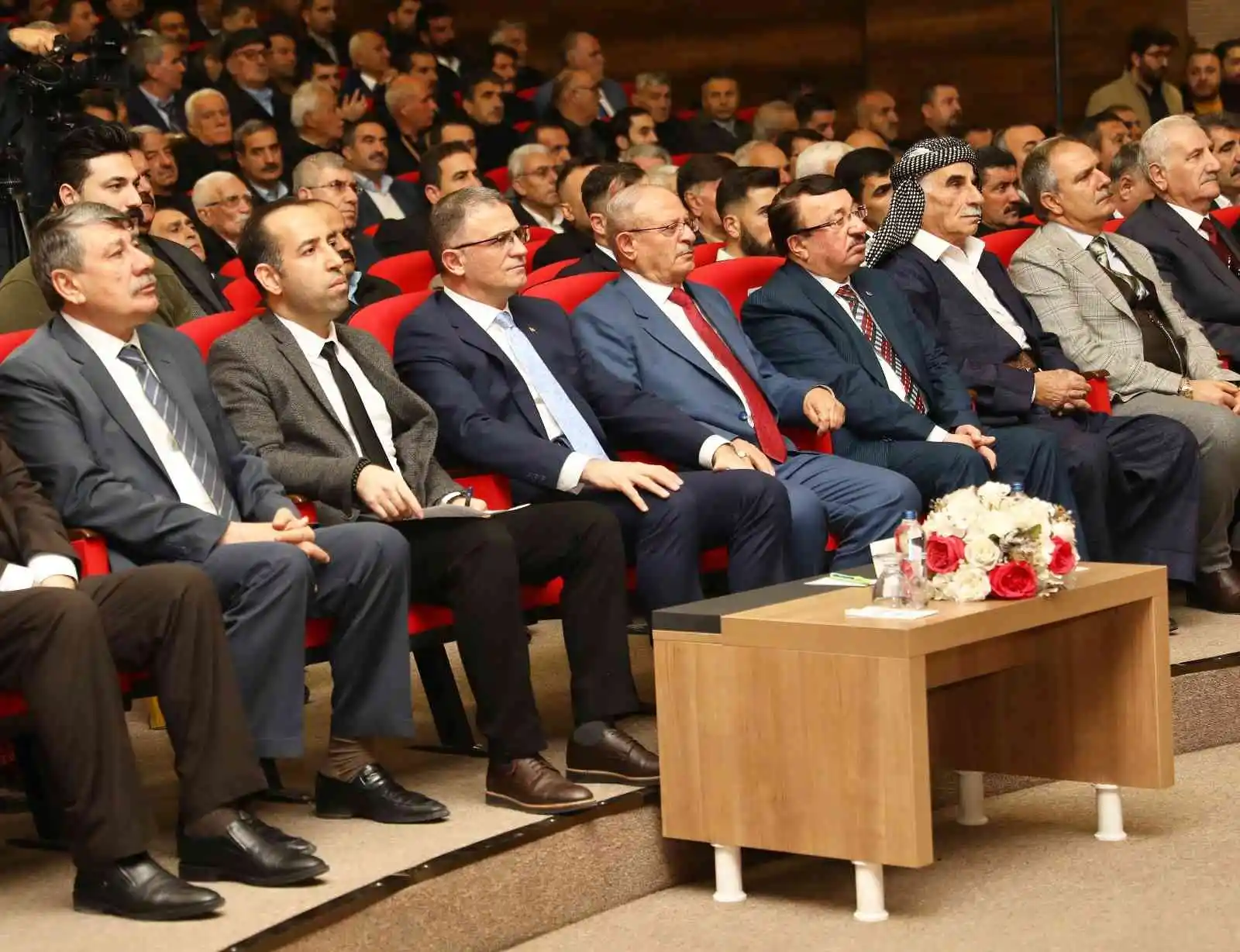 Van'da '1. Ulusal Gençlerle Gençliği İnşa Et Kongresi' başladı