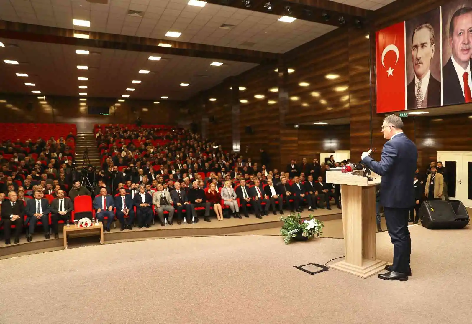 Van’da ’1. Ulusal Gençlerle Gençliği İnşa Et Kongresi’ başladı
