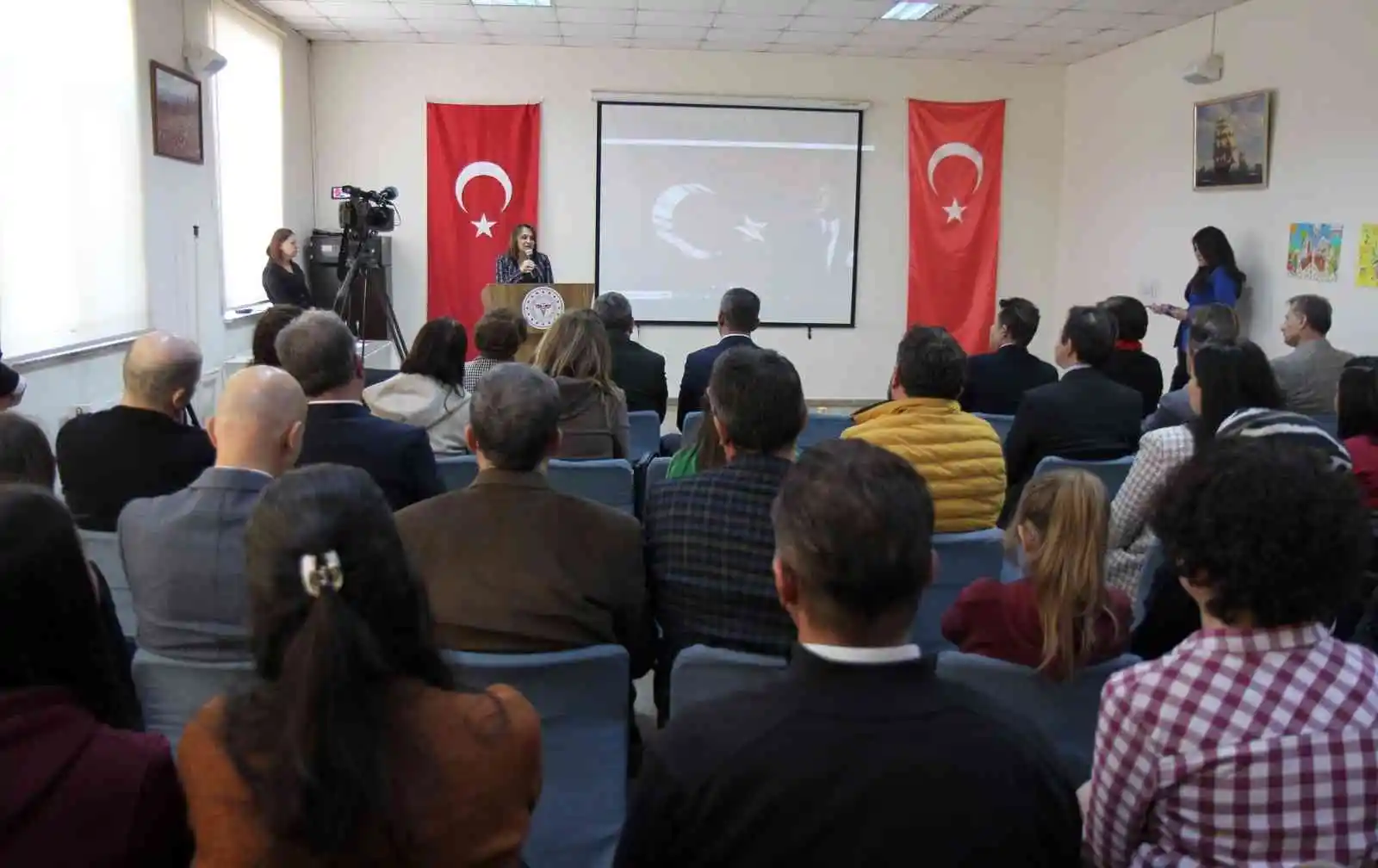Veremi en iyi çizen ve yazıya döken öğrenciler ödüllerini aldı
