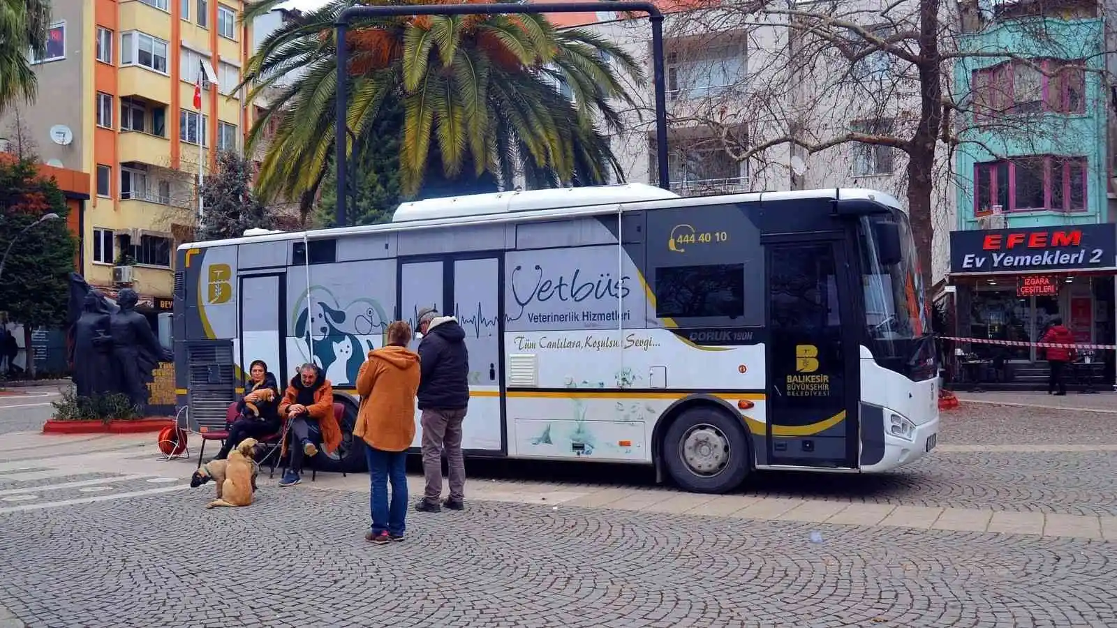 Vetbüs, Erdek’te hastalarıyla buluştu
