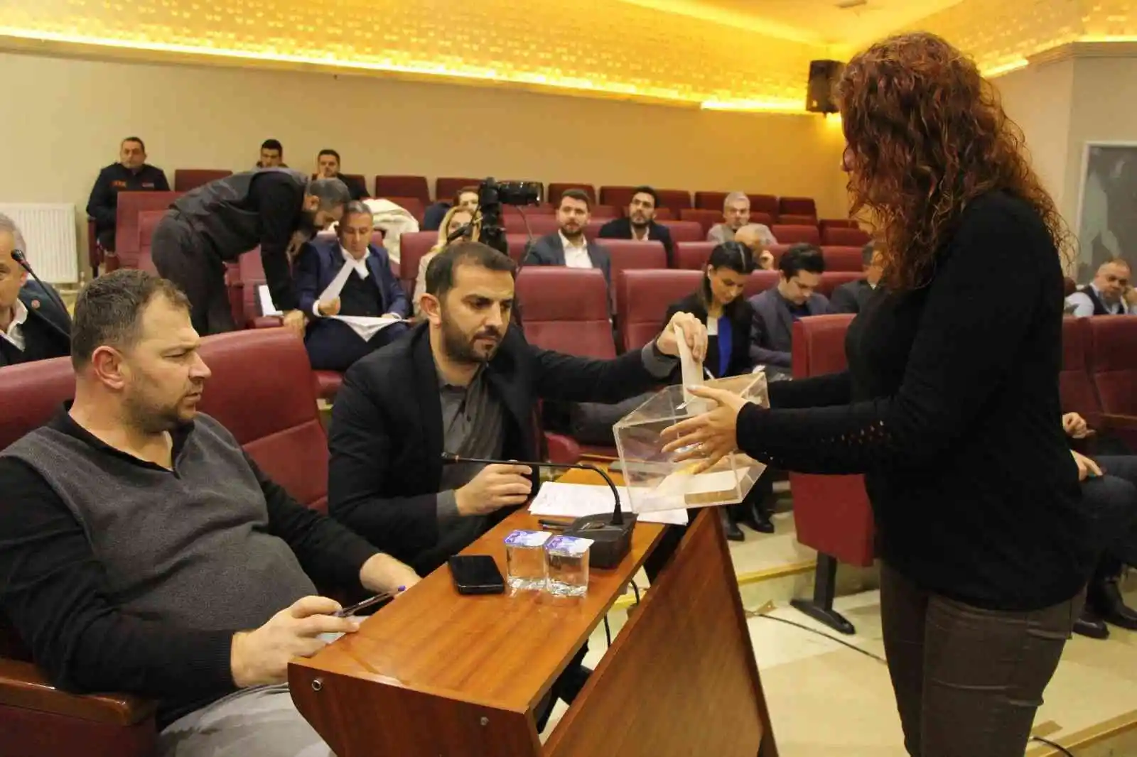 Yalova Belediye Meclisi’nde denetim komisyonu seçimi