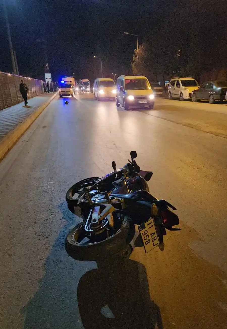 Yayaya çarpıp devrilen motosikletin sürücüsü hayatını kaybetti
