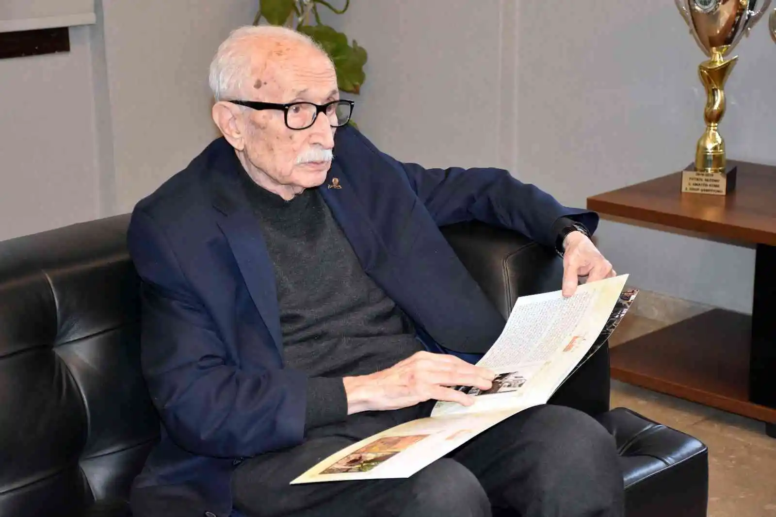 Yazar Benazus, Atatürk’le tanıştığı yere 85 yıl sonra geldi
