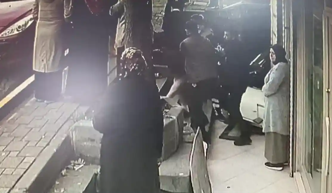Yokuş aşağı indikleri bisikletle kaza yaptılar: 2 çocuk yaralandı
