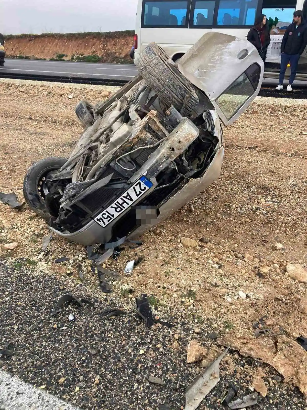 Yolda yatan yaralı ile yardıma gelenler arasında ilginç diyalog