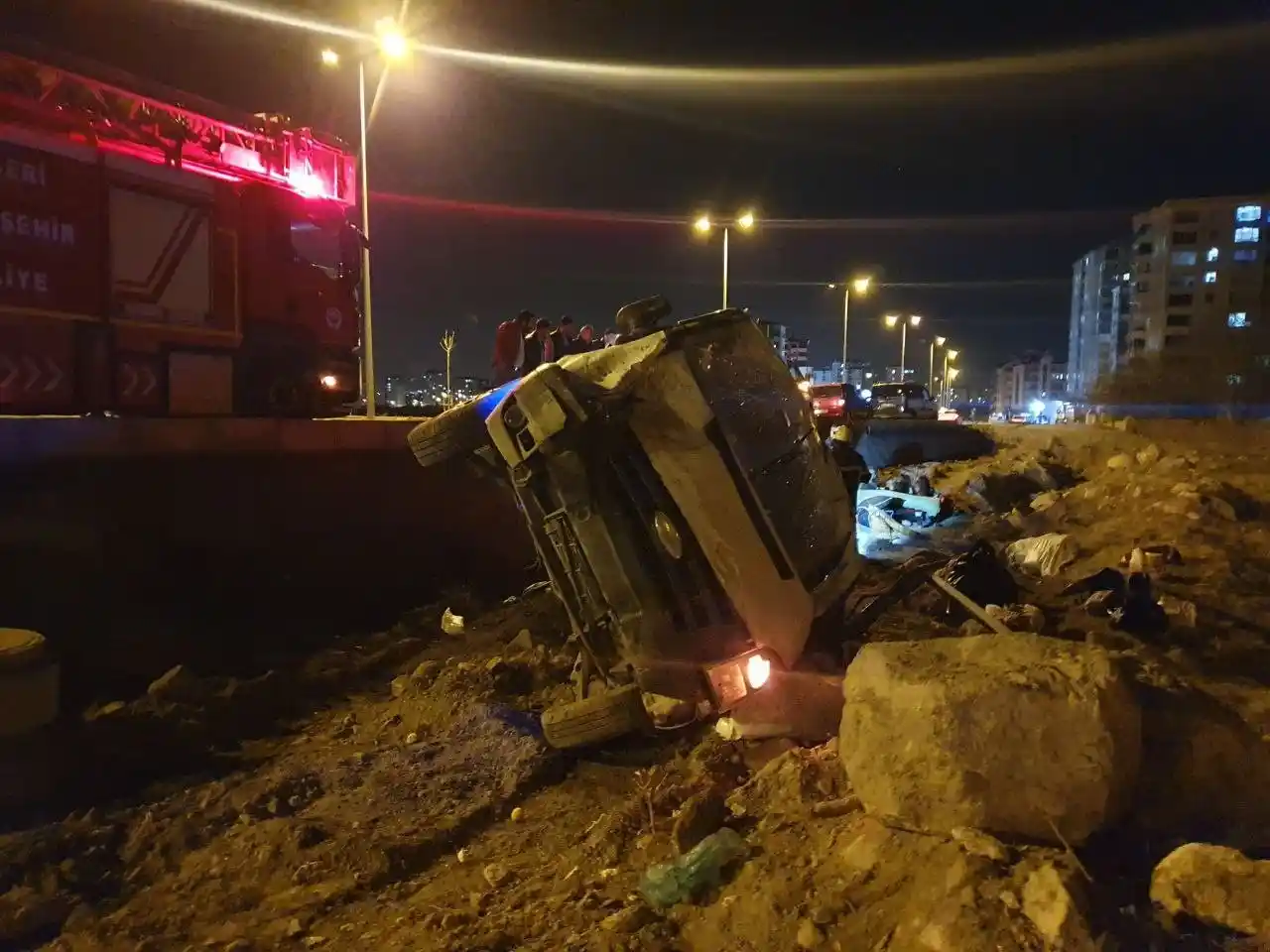 Yoldan çıkan minibüs devrildi: 1 ağır yaralı