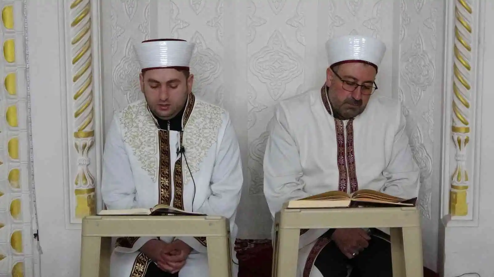 Yüksekovalılar İsveç’te Kur’an-ı Kerim’i yakan Rasmus Paludan’ın çirkin eylemine karşı sabah namazında dualarla tepki gösterdiler