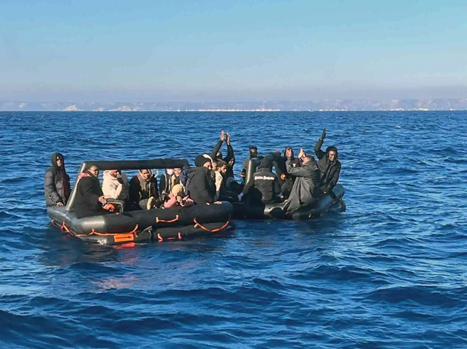 Yunanistan'ın ölüme ittiği 82 göçmen kurtarıldı
