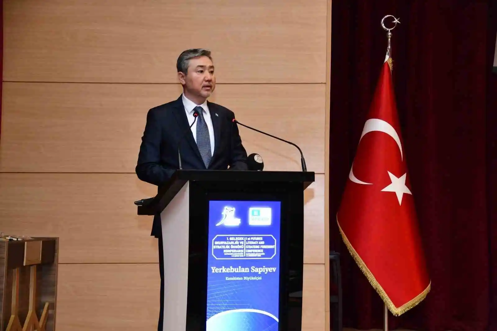 1. Gelecek Okuryazarlığı ve Stratejik Öngörü konferansı KBÜ’de yapıldı