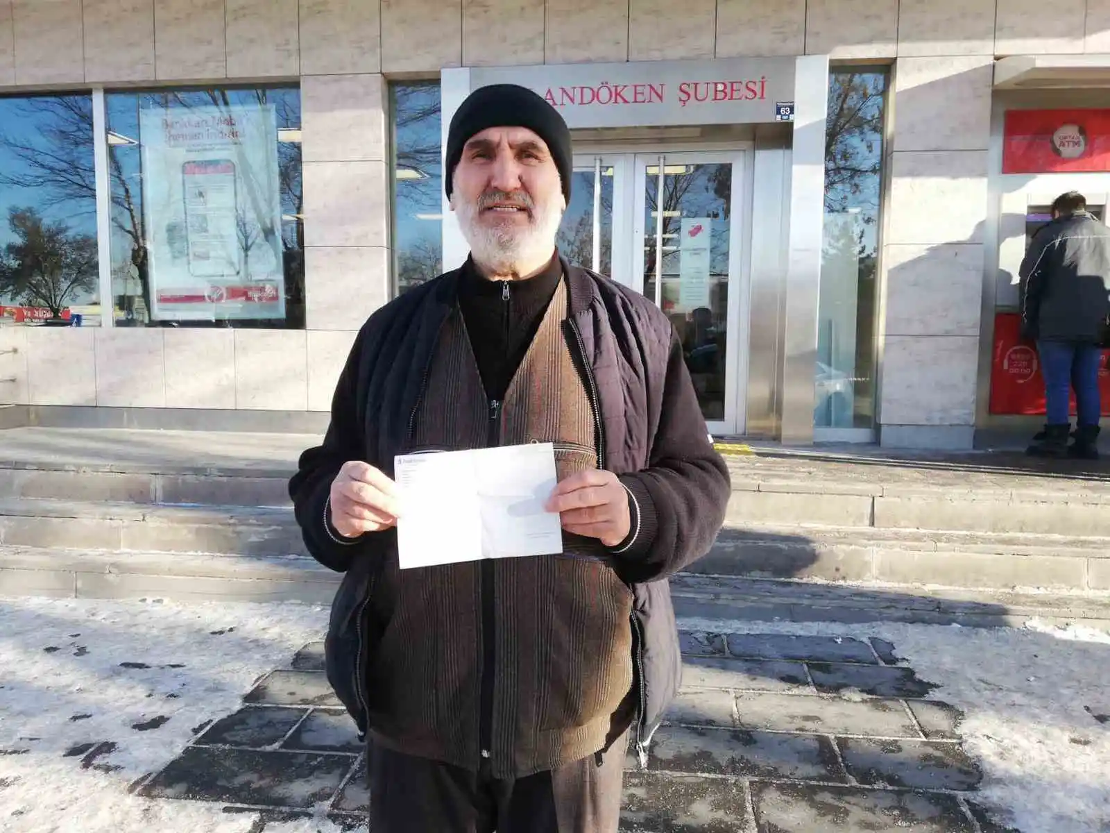 15 Temmuz gazisi Umre parasını depremzedelere bağışladı
