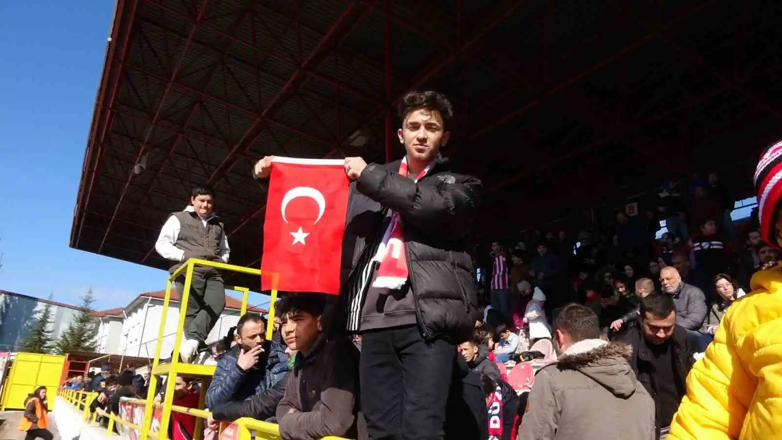 250 bin TL maç geliri, depremzede ailelere bağışlandı
