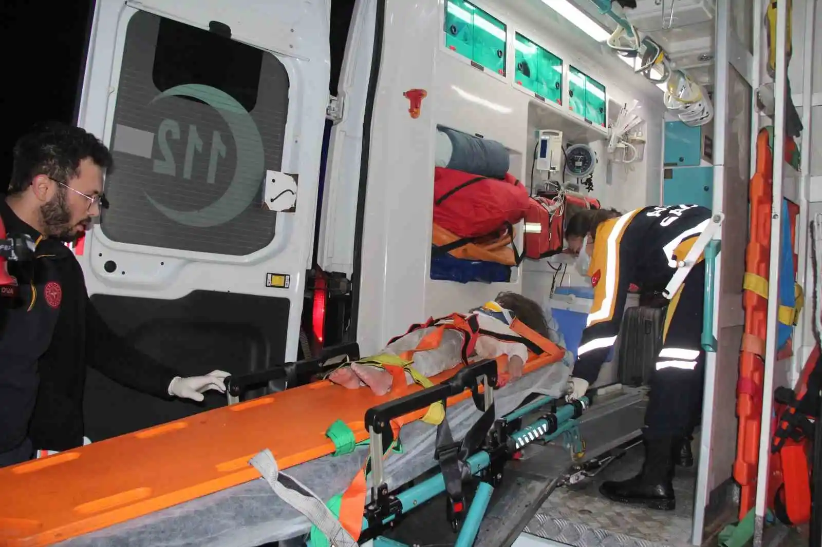26 saat sonra gelen mutluluk: 2 küçük çocuk enkazdan sağ olarak kurtarıldı