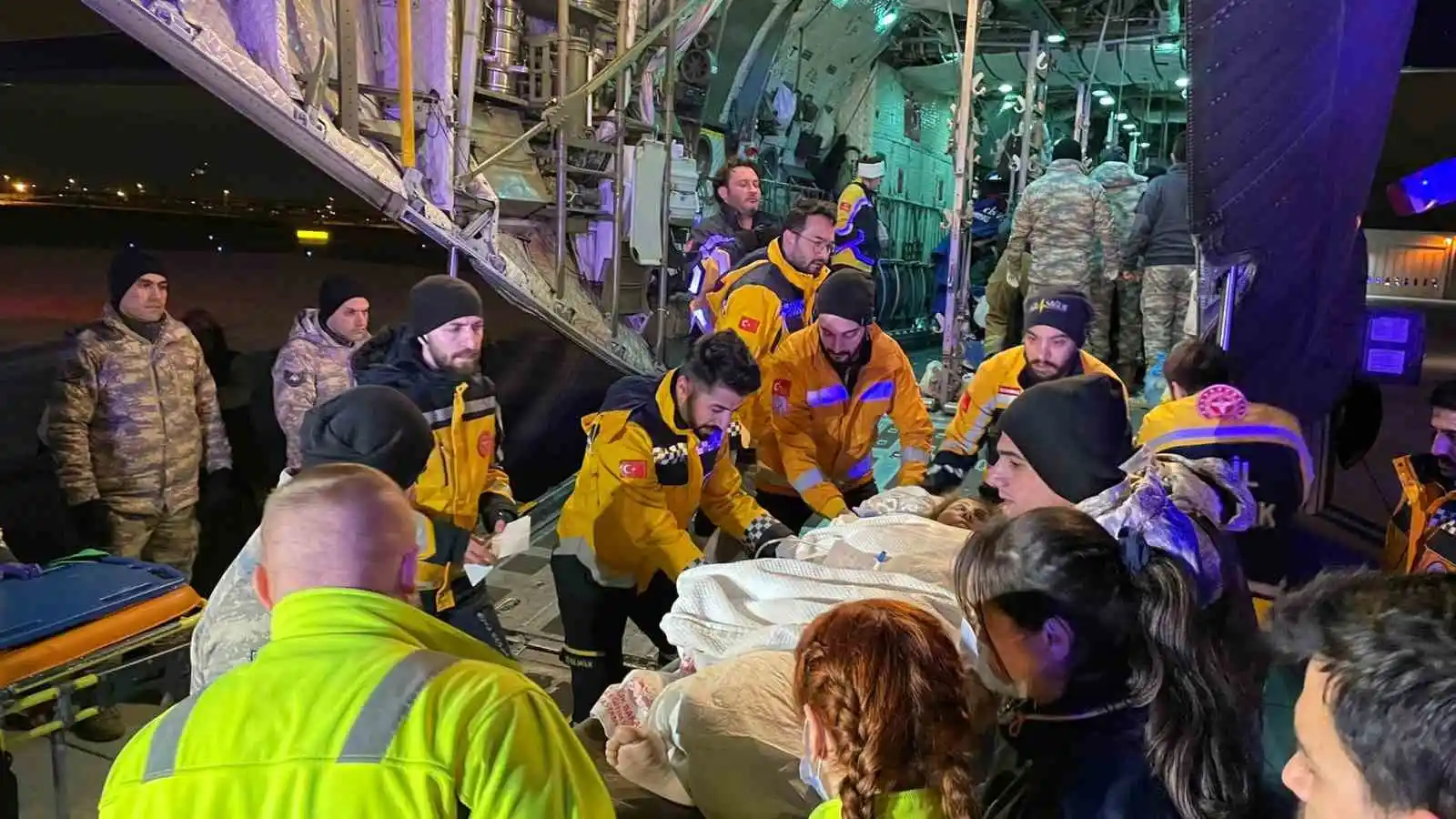 47 yaralı askeri kargo uçağıyla İstanbul'a getirildi
