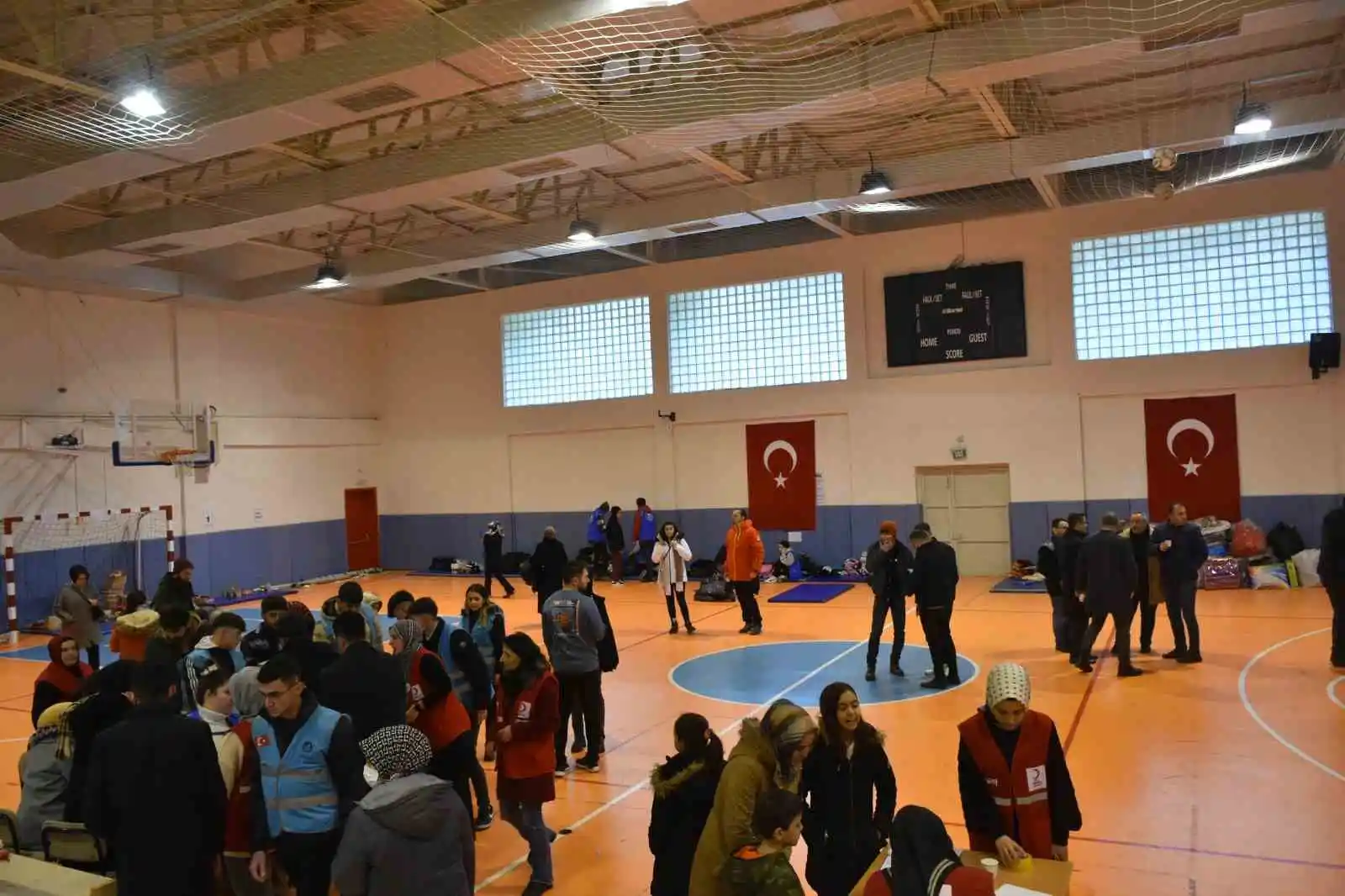 6 yaşındaki Yiğit harçlığını depremzedelere gönderdi