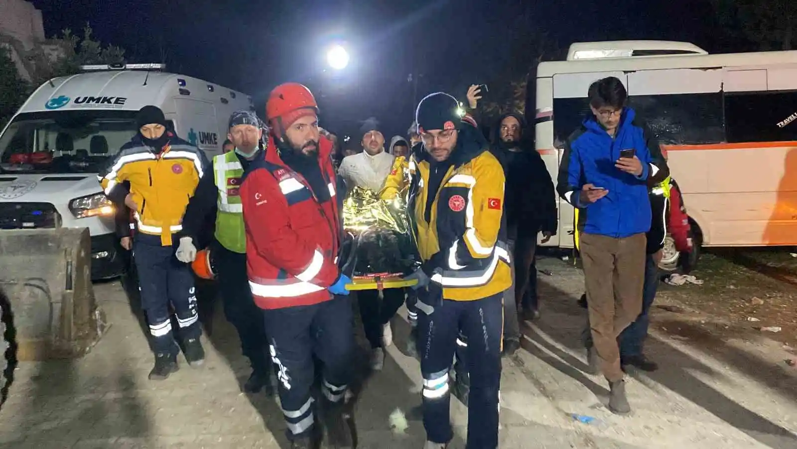 66 saat göçükte kalan gencin ilk isteği çikolata oldu