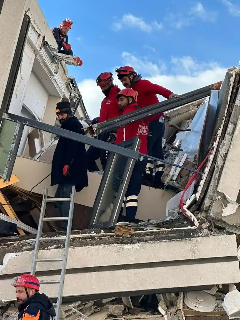 7 aylık Helen bebek 66 saat sonra yeniden hayata