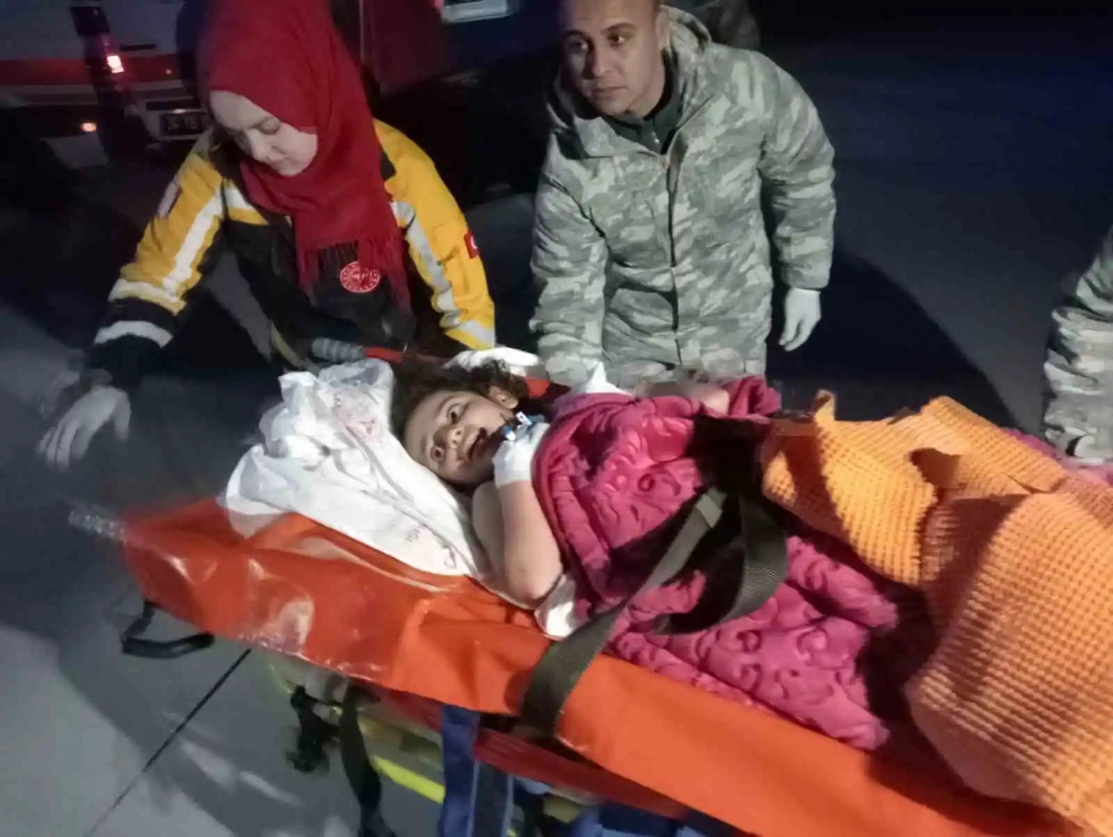 Adana’daki 49 yaralı depremzede ve 25 refakatçi TSK uçağıyla İstanbul’a getirildi