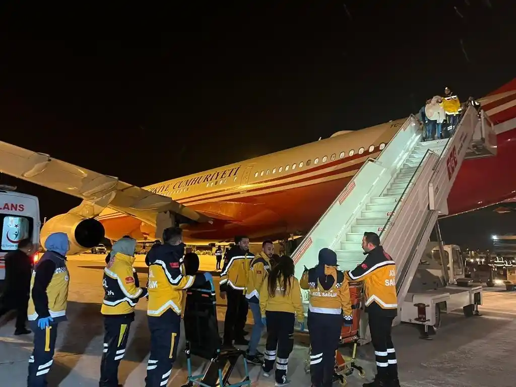Adana’dan 60 yaralı Cumhurbaşkanlığı uçağı ile Ankara’ya getirildi