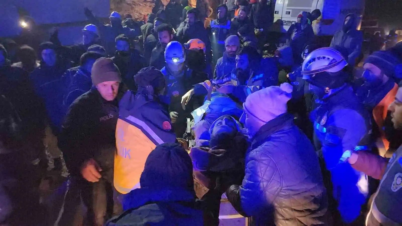 Adıyaman’da 29 yaşındaki genç 71 saat sonra sağ kurtarıldı