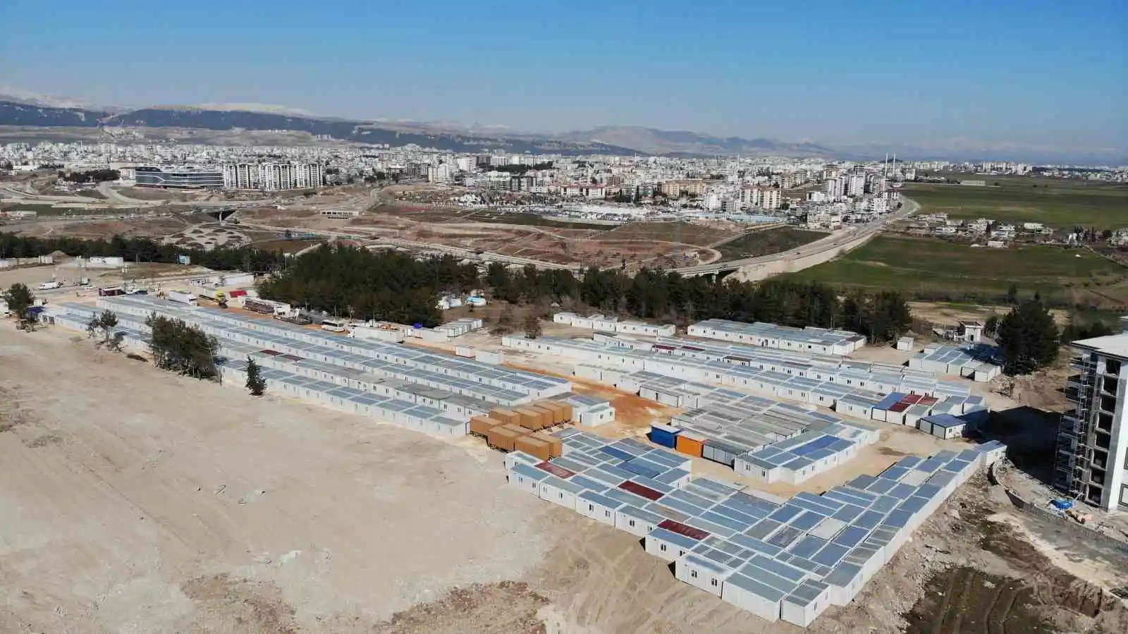 Adıyaman'da kurulan konteynır kent havadan görüntülendi
