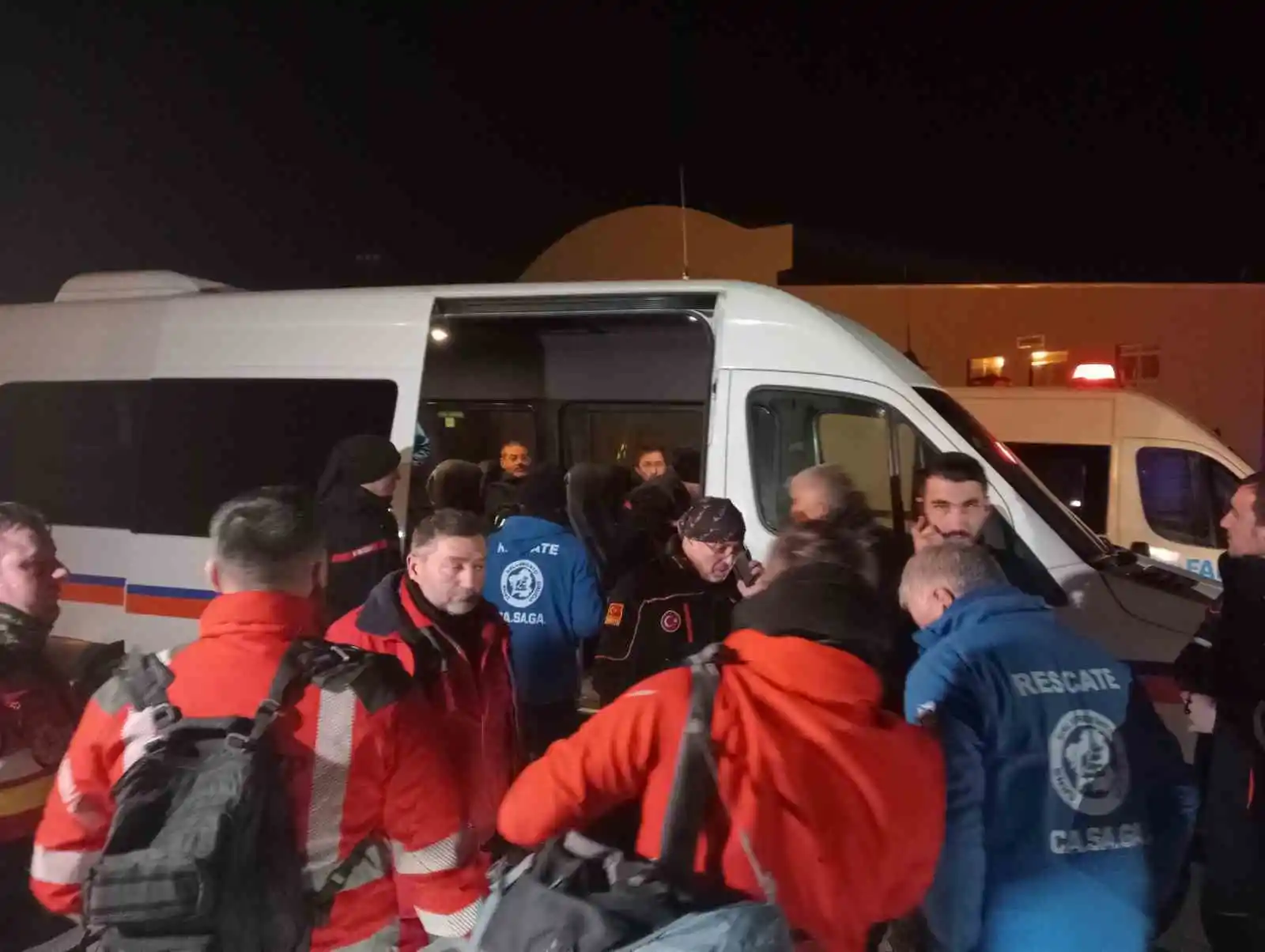 Adıyaman’daki deprem bölgesinde çalışan İspanyol ekip Türk Silahlı Kuvvetleri’ne ait uçakla İstanbul’a getirildi
