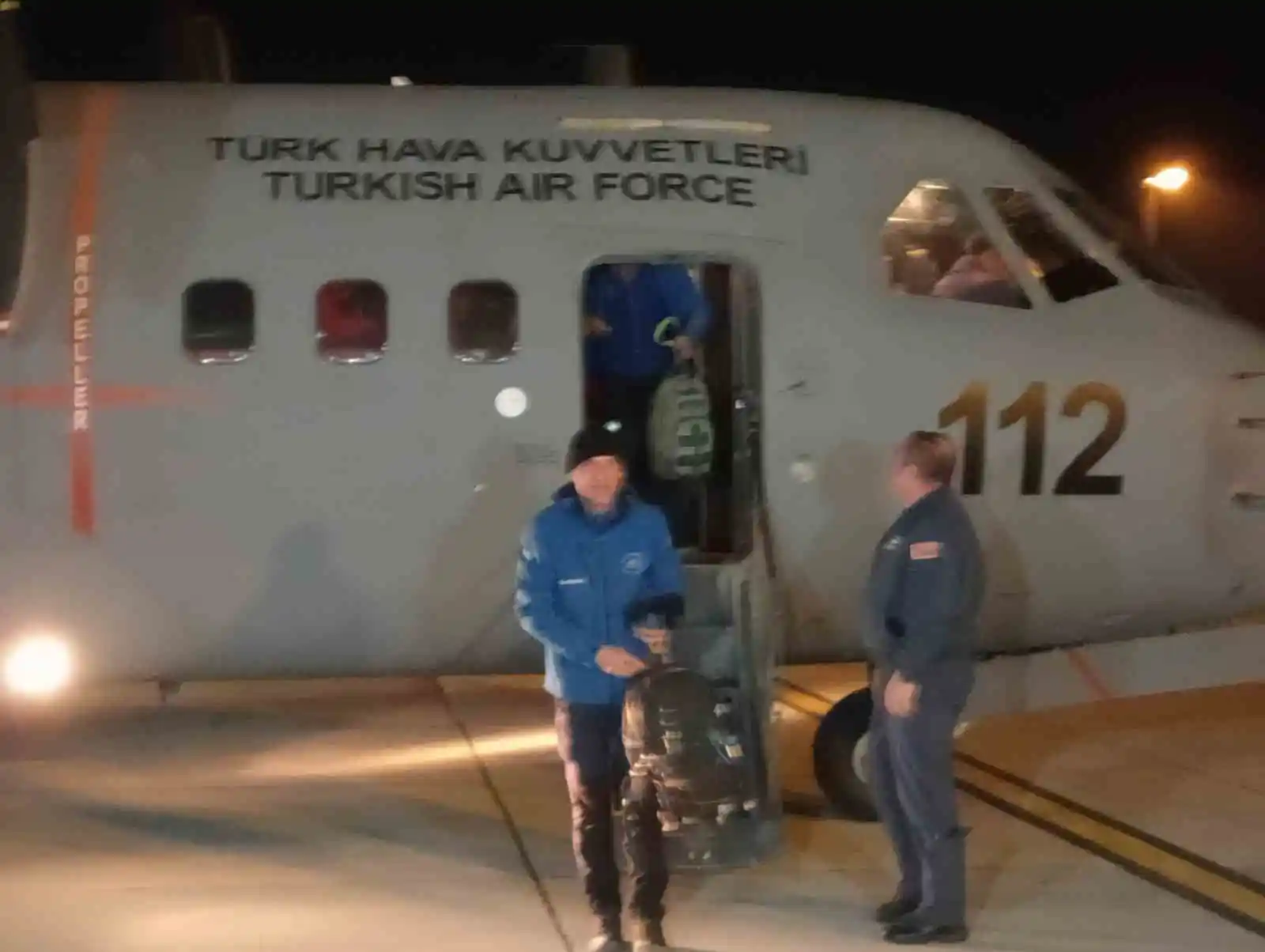Adıyaman’daki deprem bölgesinde çalışan İspanyol ekip Türk Silahlı Kuvvetleri’ne ait uçakla İstanbul’a getirildi