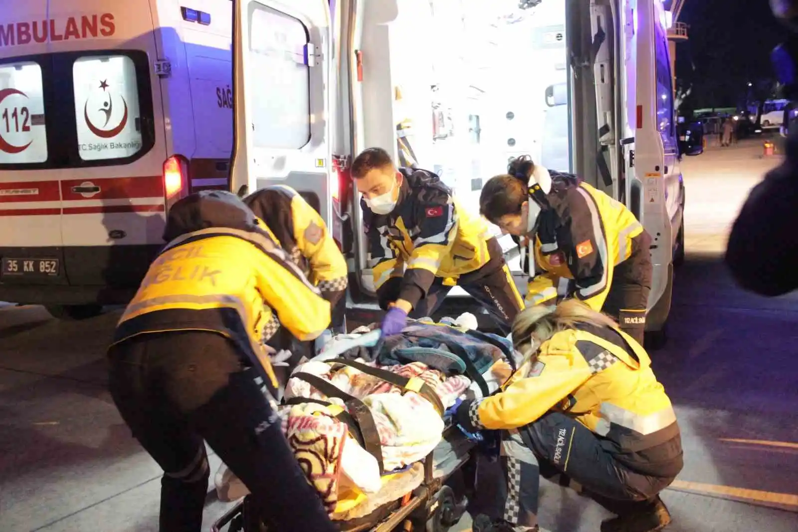 Adıyaman’dan 46 depremzede İzmir’e getirildi