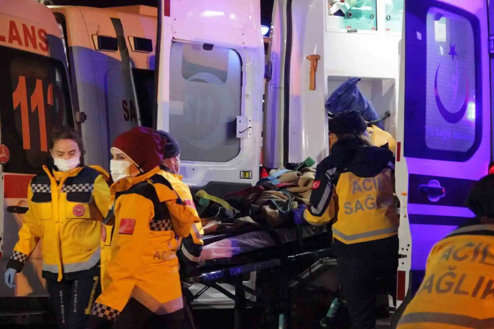 Adıyaman’dan 46 depremzede İzmir’e getirildi