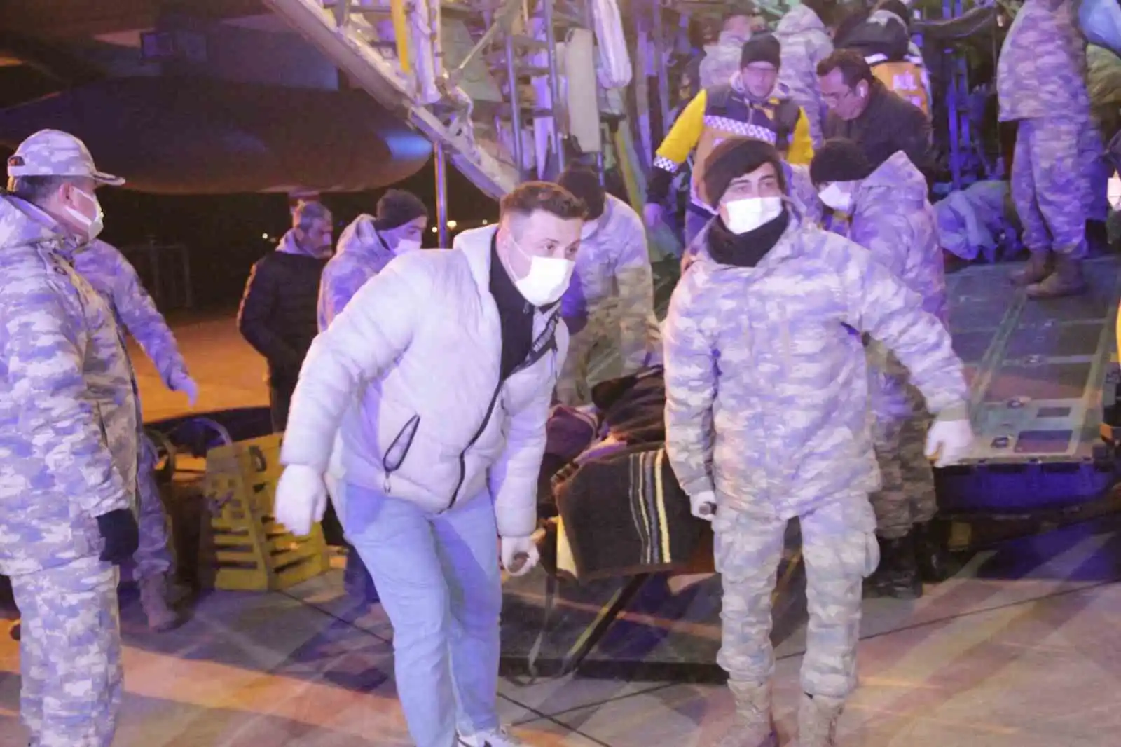 Adıyaman’dan 46 depremzede İzmir’e getirildi