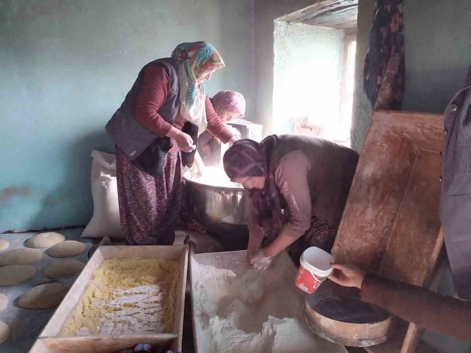 Afyonkarahisar'da depremzedeler için köy ekmeği seferberliği başlatıldı
