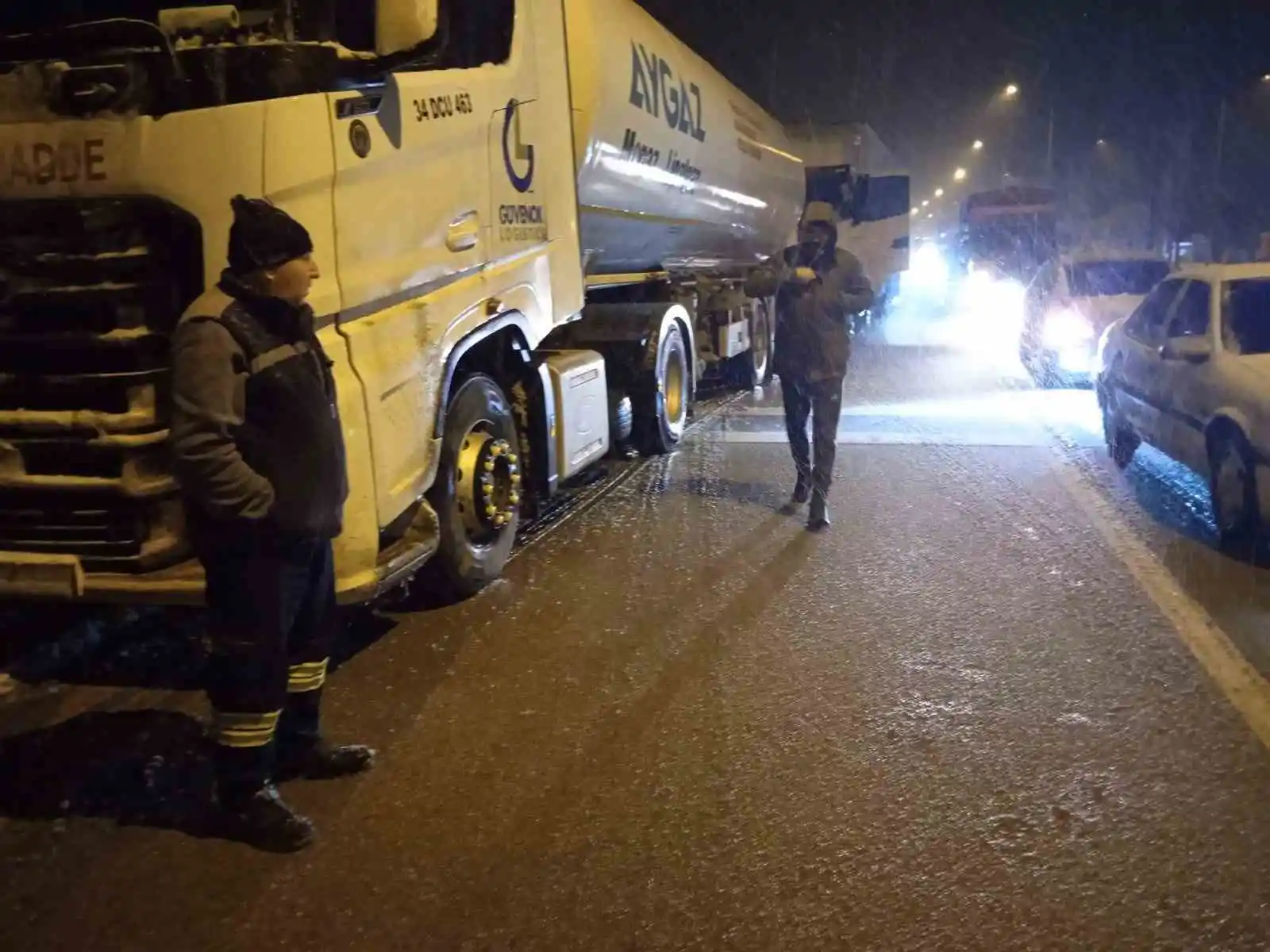 Afyonkarahisar’da kar yağışı ulaşımda olumsuzlara neden oldu
