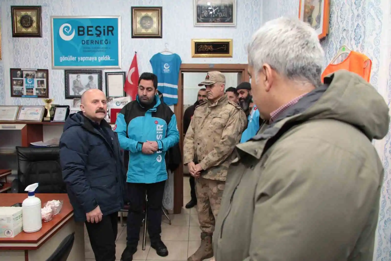 Ağrı’da deprem bölgesi için seferberlik başlatıldı