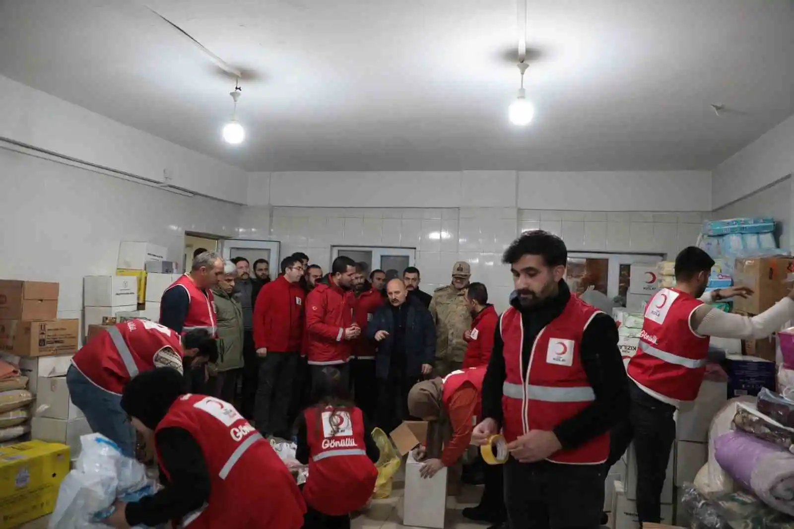 Ağrı’da deprem bölgesi için seferberlik başlatıldı
