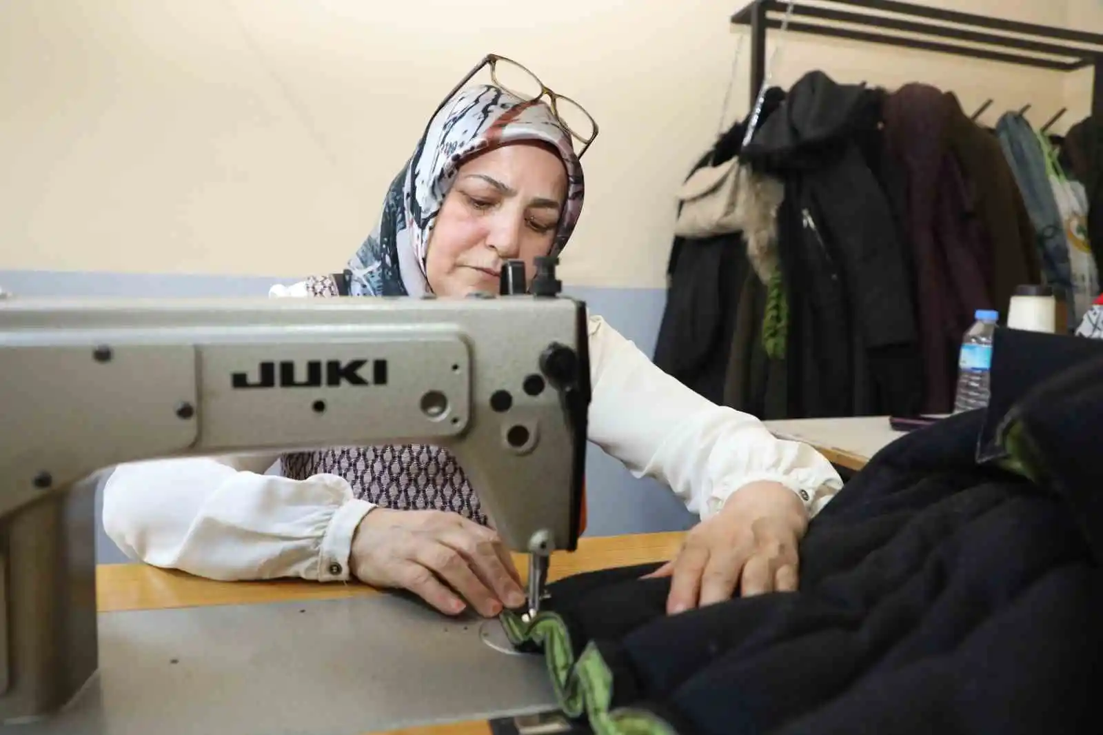 Ağrı’da üretilen uyku tulumları depremzedeleri ısıtacak
