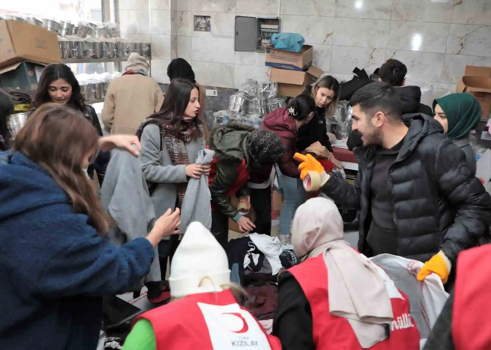 Ağrı’dan deprem bölgesine giden ekipler hayat kurtarmaya devam ediyor